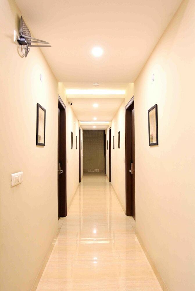 Hotel Nirvana Suites