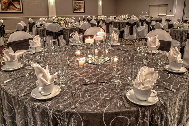 Doubletree By Hilton Hotel Decatur Riverfront