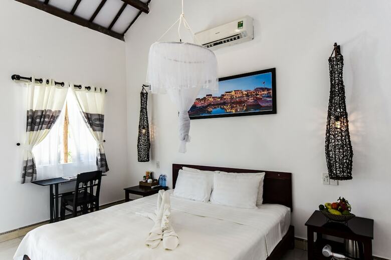 Hotel Cashew Tree Bungalow