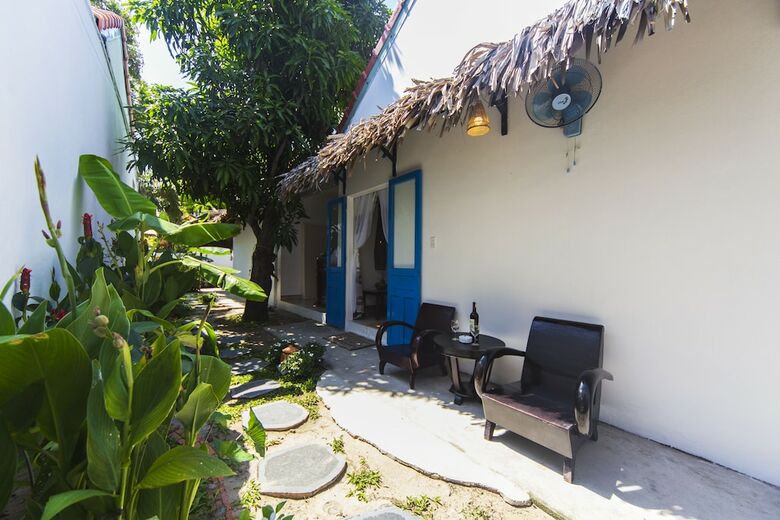 Hotel Cashew Tree Bungalow