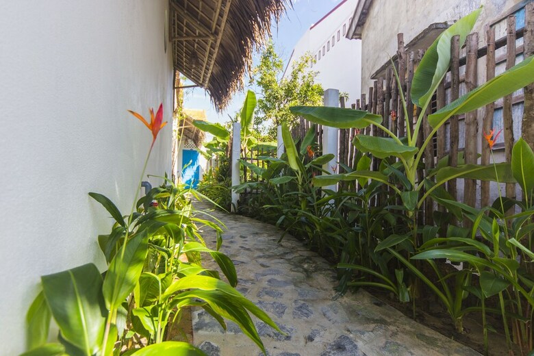 Hotel Cashew Tree Bungalow