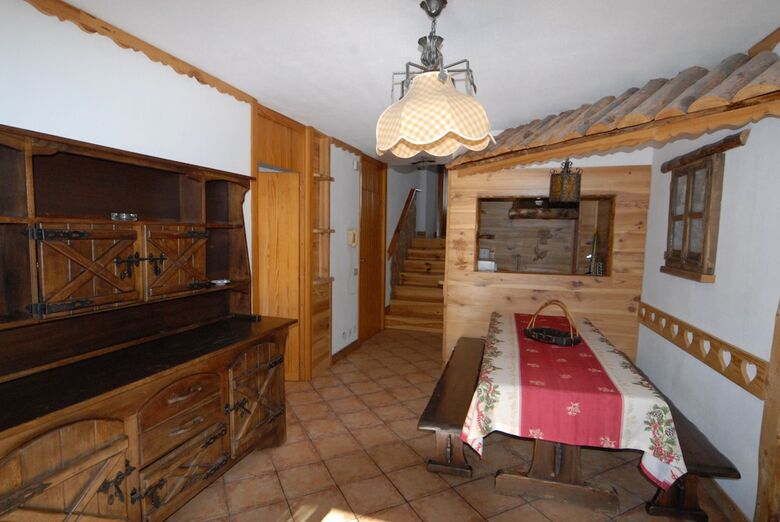 Ski-out Cervinia Chromotherapy Apartment