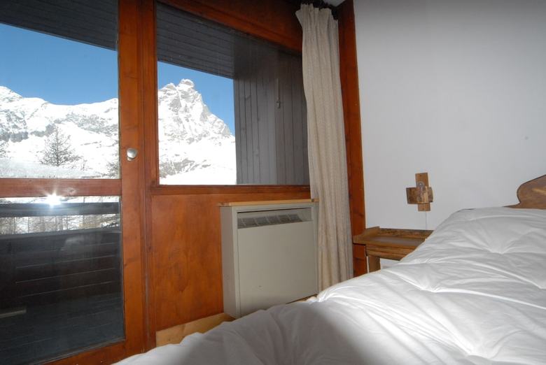 Ski-out Cervinia Chromotherapy Apartment