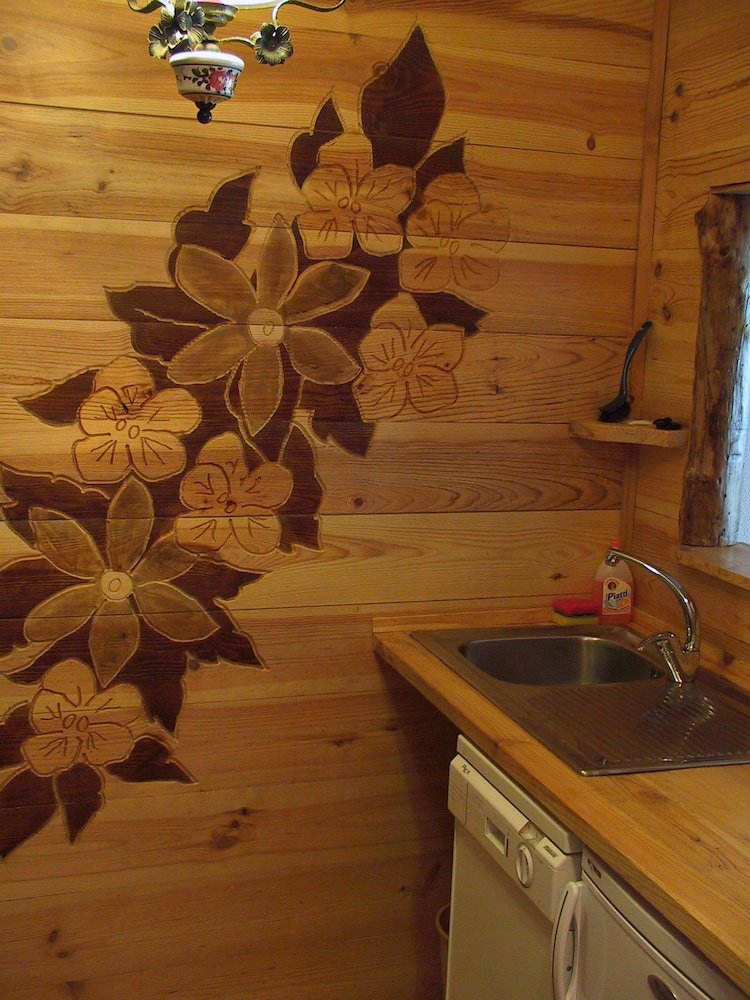 Ski-out Cervinia Chromotherapy Apartment
