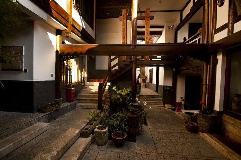 Posada Lijiang Taohuadao Post Inn