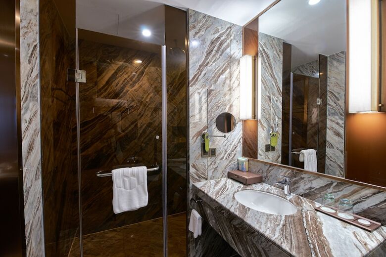 Huayu Landmark Hotel