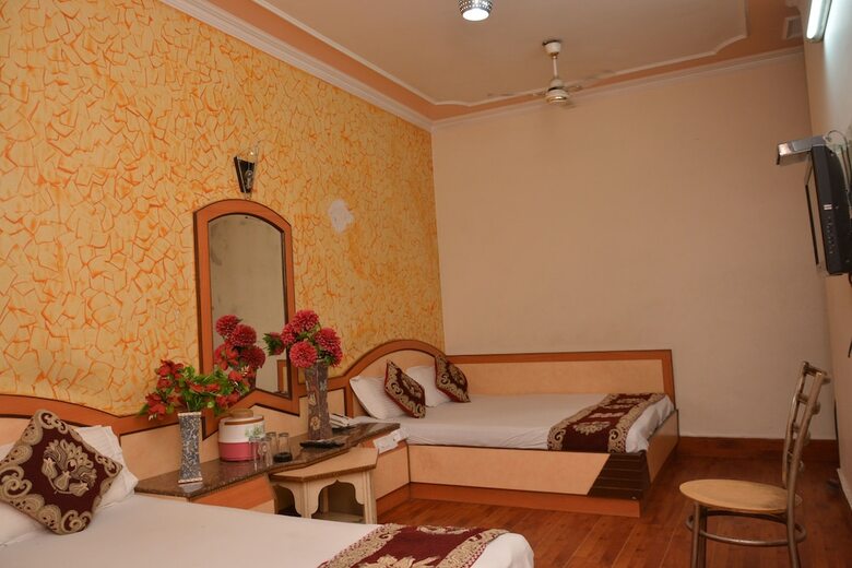 Hotel Yatri International G.h