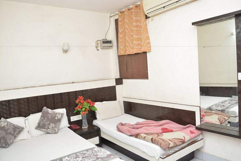 Hotel Yatri International G.h