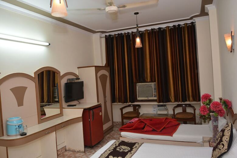 Hotel Yatri International G.h