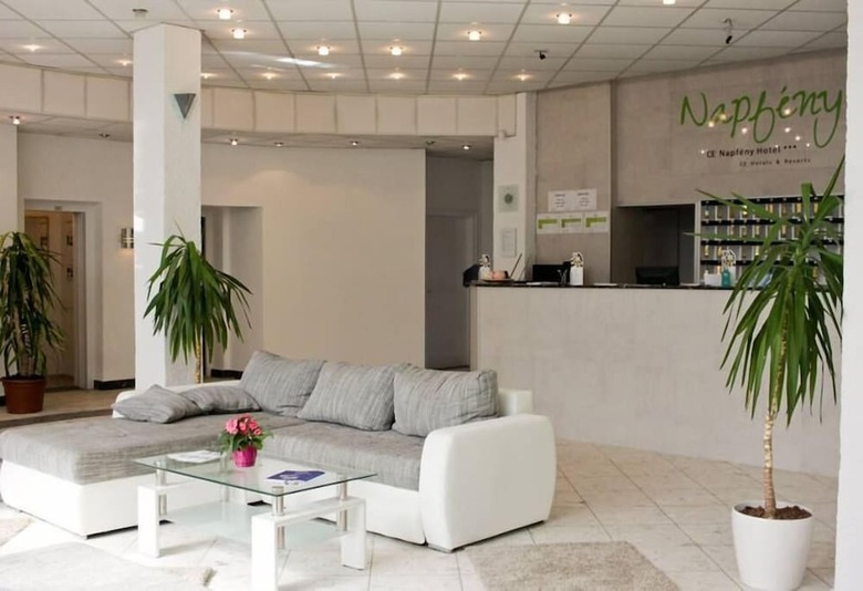 Ce Napf�ny Hotel
