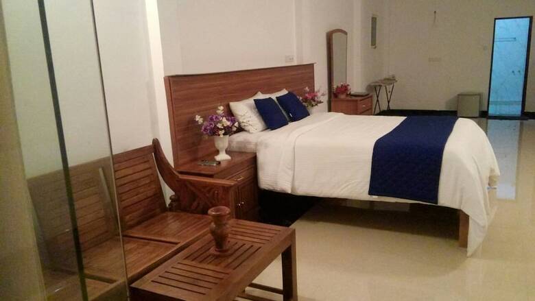 Mangroven River View Hotel