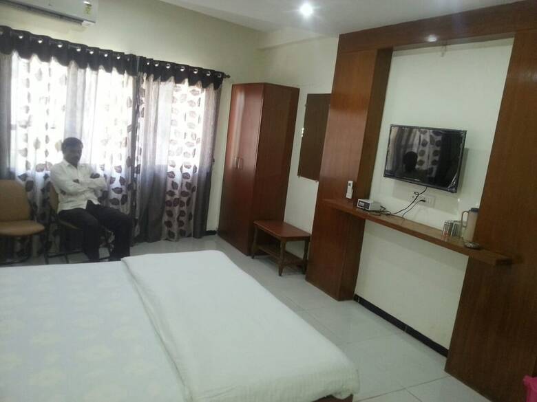 Hotel Dhruv Palace