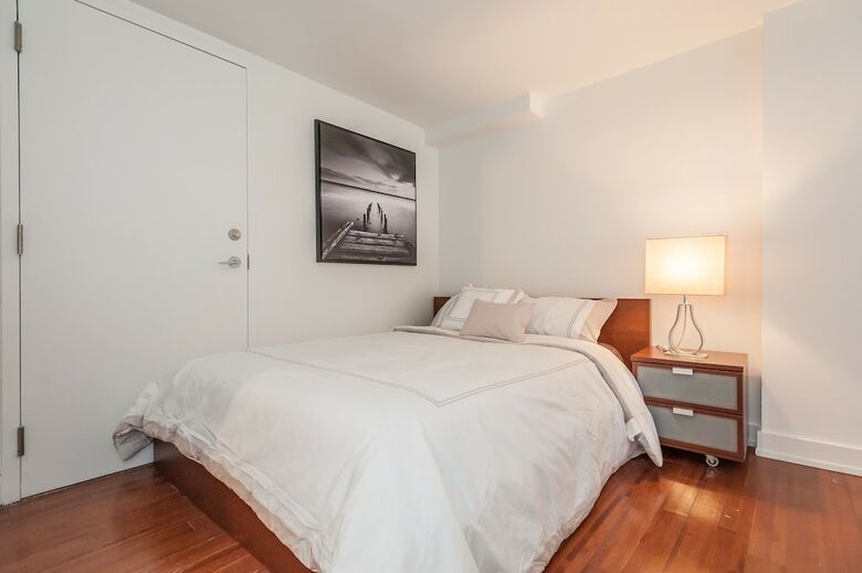 Montreal Convention Center Apartments
