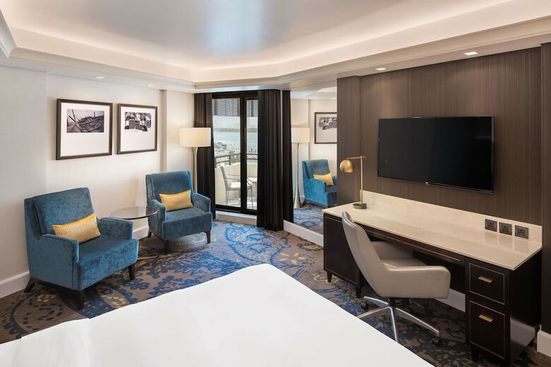 Radisson Blu Hotel, Dubai Deira Creek