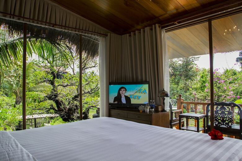 Hotel Saigon Riverside Retreat