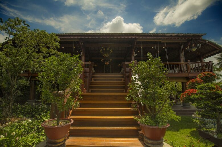 Hotel Saigon Riverside Retreat