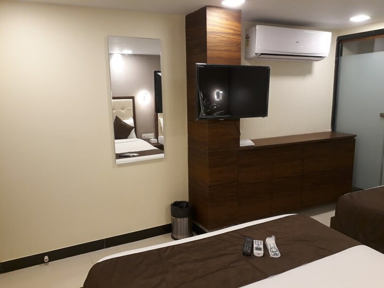 Hotel Garden Creek Residency
