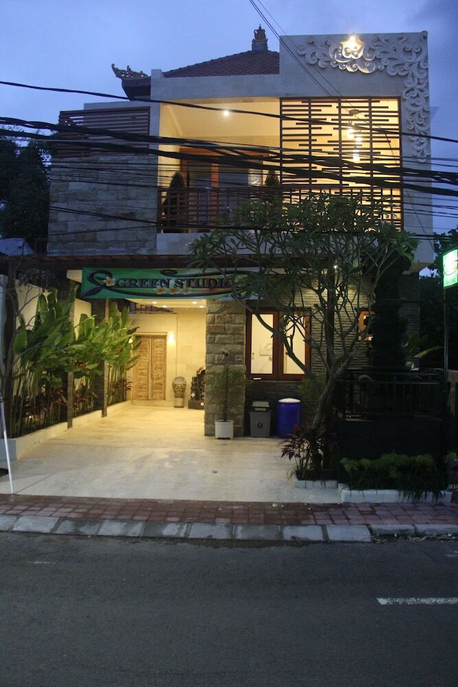 Green Studio Apartment Seminyak