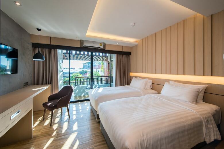 Nadee 10 Resort & Hotel
