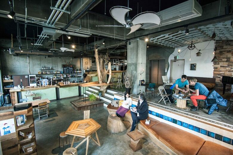 Hostal Nui. Hostel & Bar Lounge