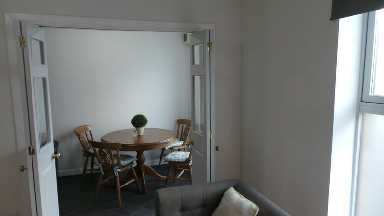 Oxford Street Apartments