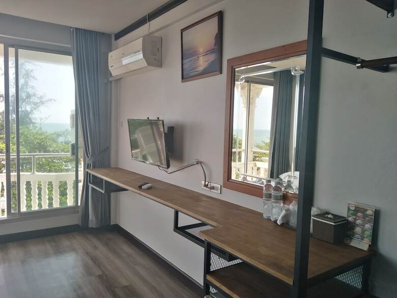 Pimpimarn Beach Hotel