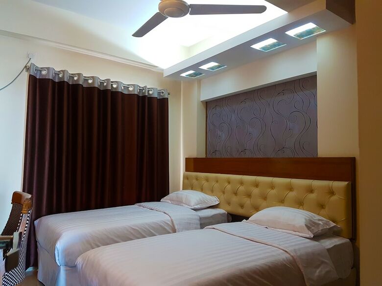 Hotel Lake Wood Residency