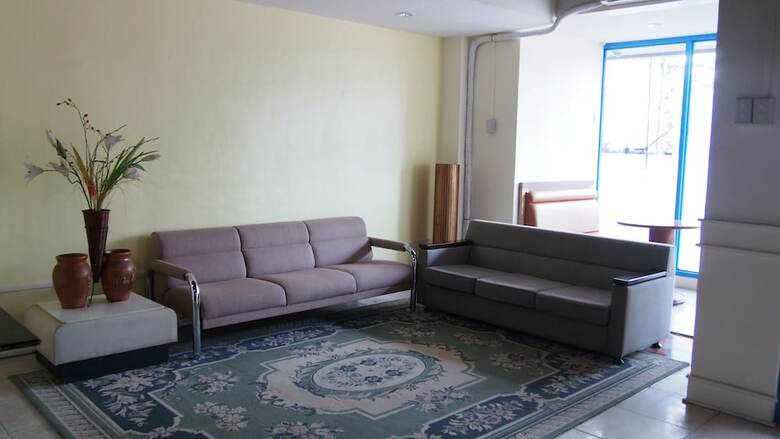 Hostal Sunday Hostel