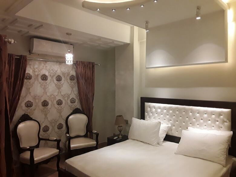 Hotel Luxes Inn