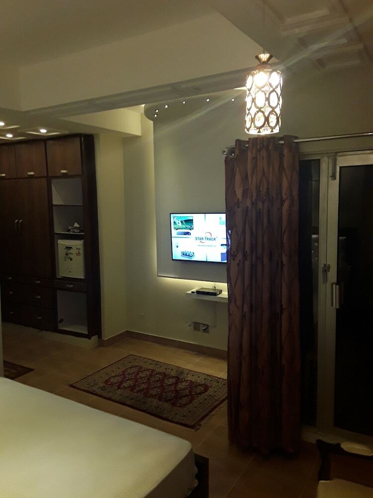 Hotel Luxes Inn