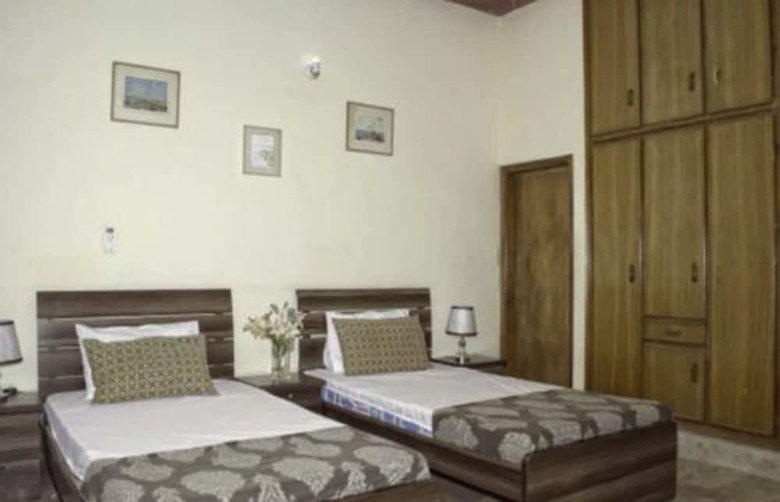 Hotel Luxurious Guest House