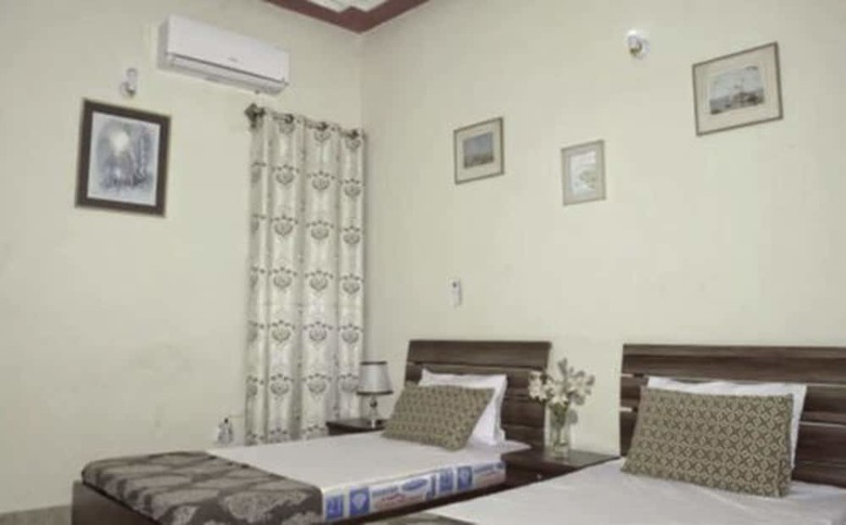 Hotel Luxurious Guest House