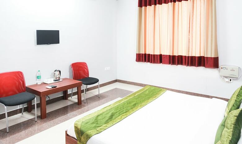 Hotel Treebo Trip Annaya Royals Lucknow