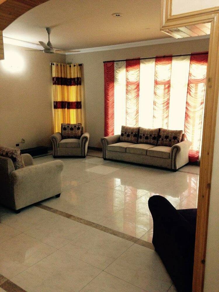 Hotel Larish Residency