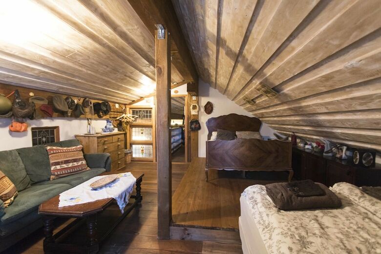 Raven's Bed And Breakfast