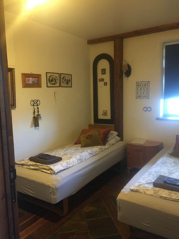 Raven's Bed And Breakfast