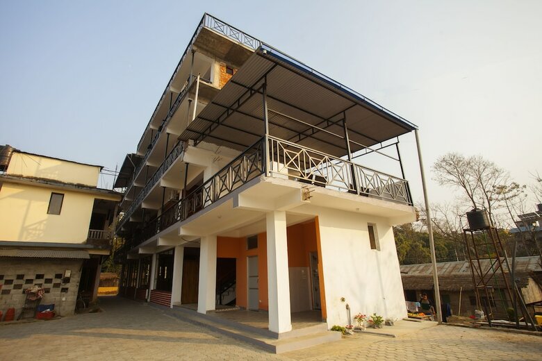 Bed & Breakfast Sauraha Holiday Home
