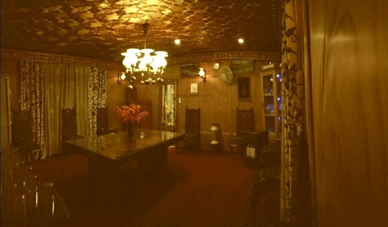 Hotel Badyari Palace Houseboat