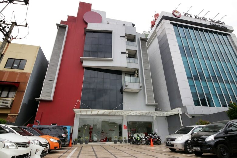 Hotel Airy Serpong Boulevard Bsd Timur Ah 2 Tangerang Selatan
