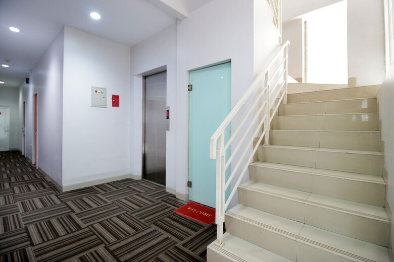Hotel Airy Serpong Boulevard Bsd Timur Ah 2 Tangerang Selatan