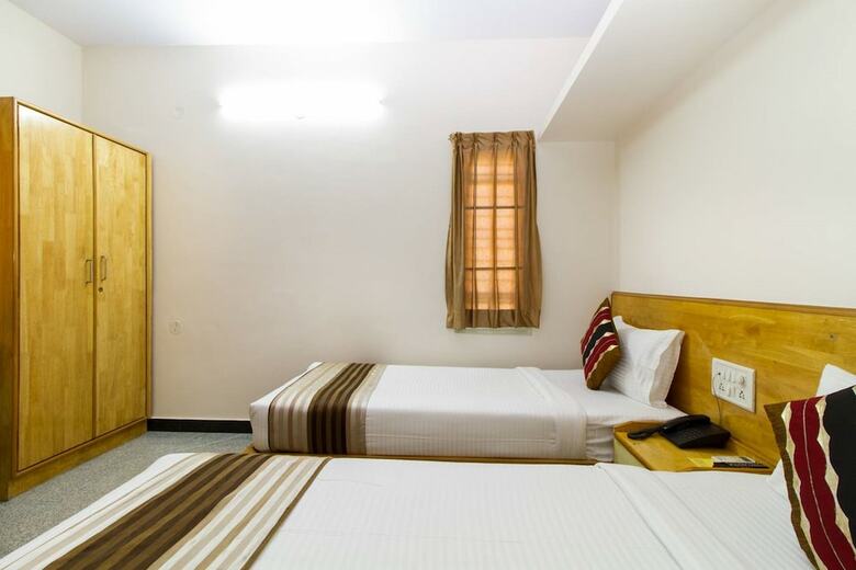 Bed & Breakfast Hoppers Stop Yelahanka