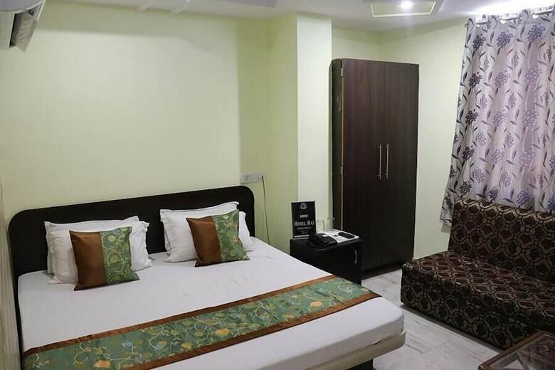 Hotel Raj International