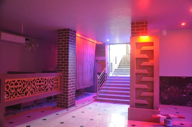Hotel Raj International