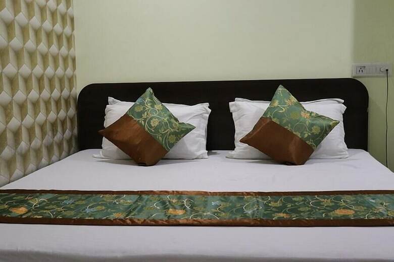 Hotel Raj International