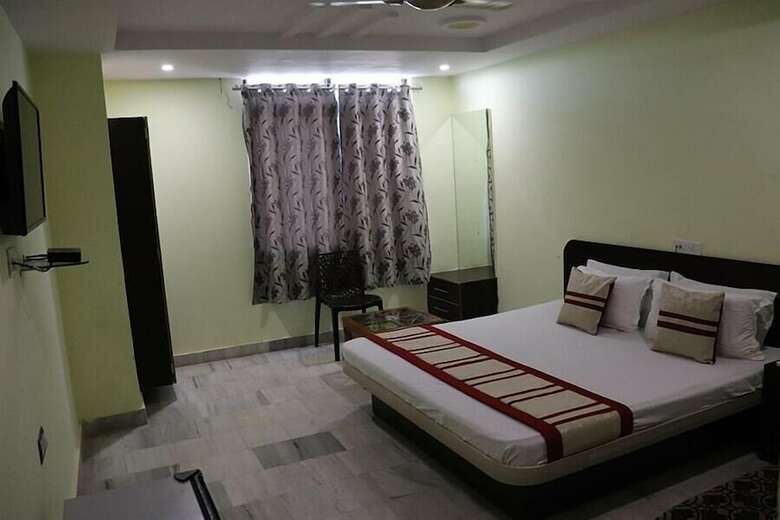 Hotel Raj International
