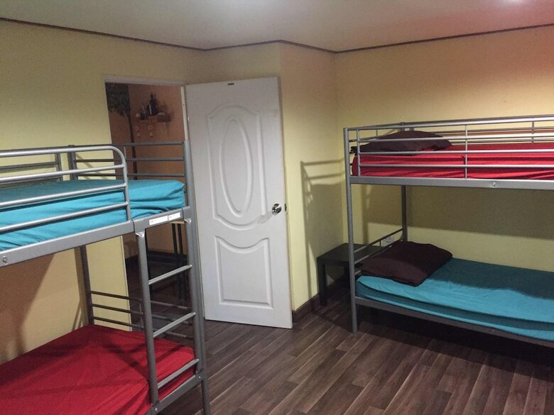 Hostal Roi 8 Host