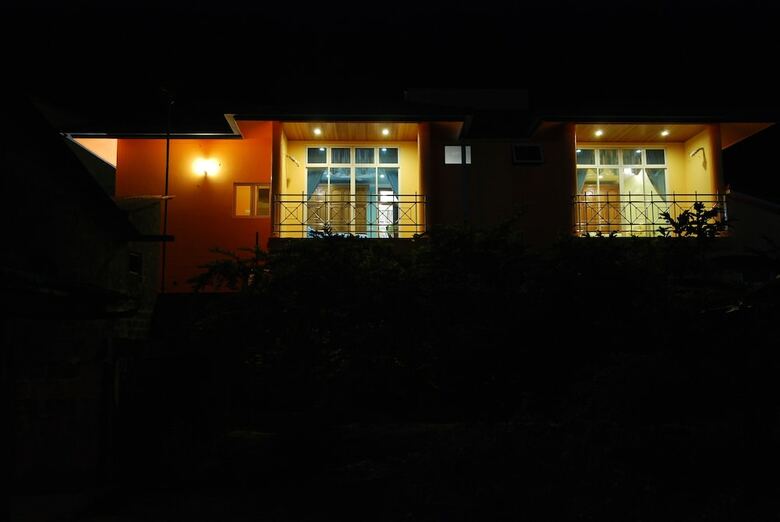 Hotel Crystal Retreat