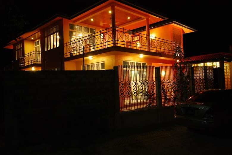 Hotel Crystal Retreat