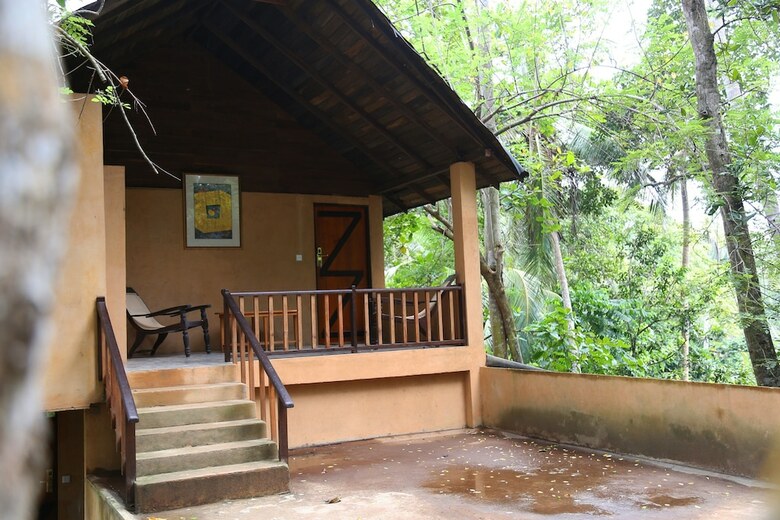 Hotel Jungle Village By Thawthisa