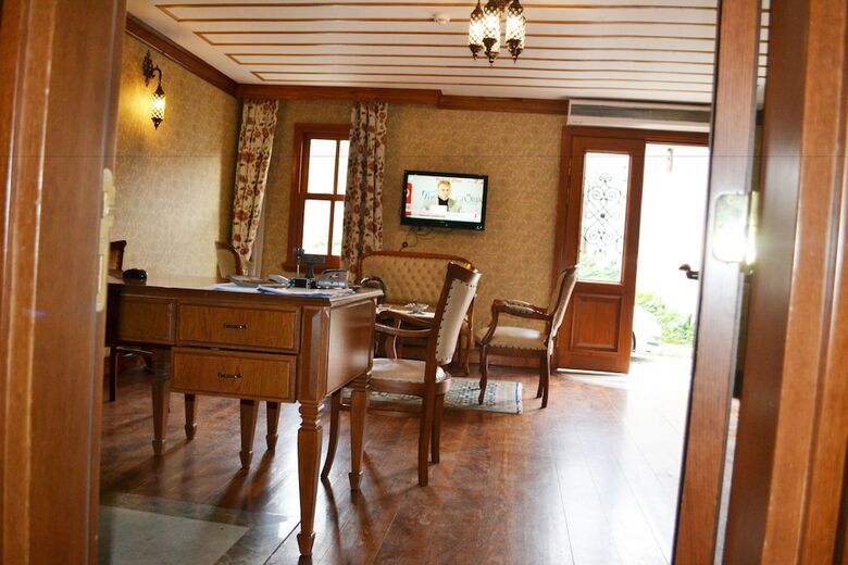 Hotel Lalinn Deluxe